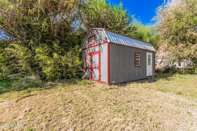 view of outdoor structure featuring a yard