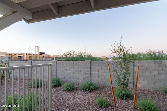 view of yard at dusk