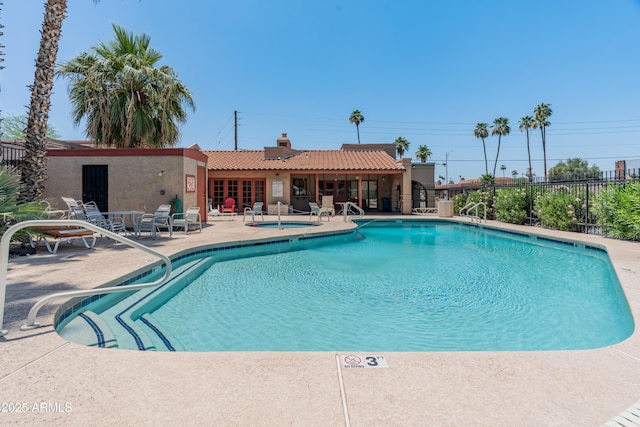 2935 N 68th St Unit 205, Scottsdale, AZ 85251 - community pool with a patio area and a hot tub