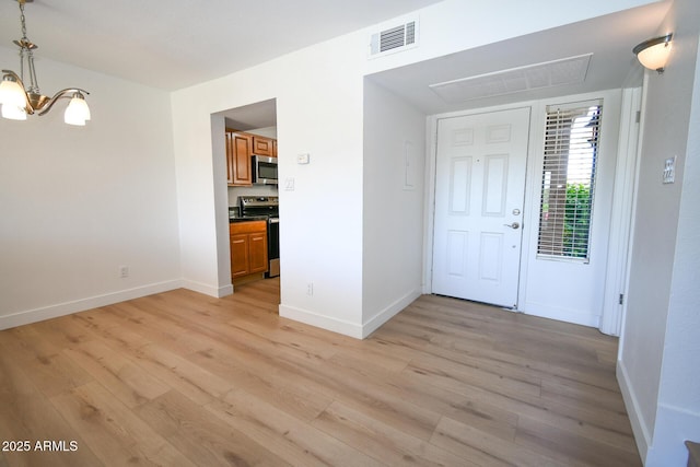 5122 E Shea Blvd Unit 1043, Scottsdale, AZ 85254 - foyer entrance with light wood finished floors, a chandelier, and baseboards