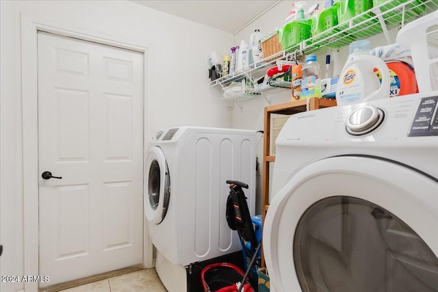 washroom featuring light tile patterned floors and washing machine and clothes dryer