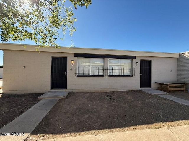 view of front of property