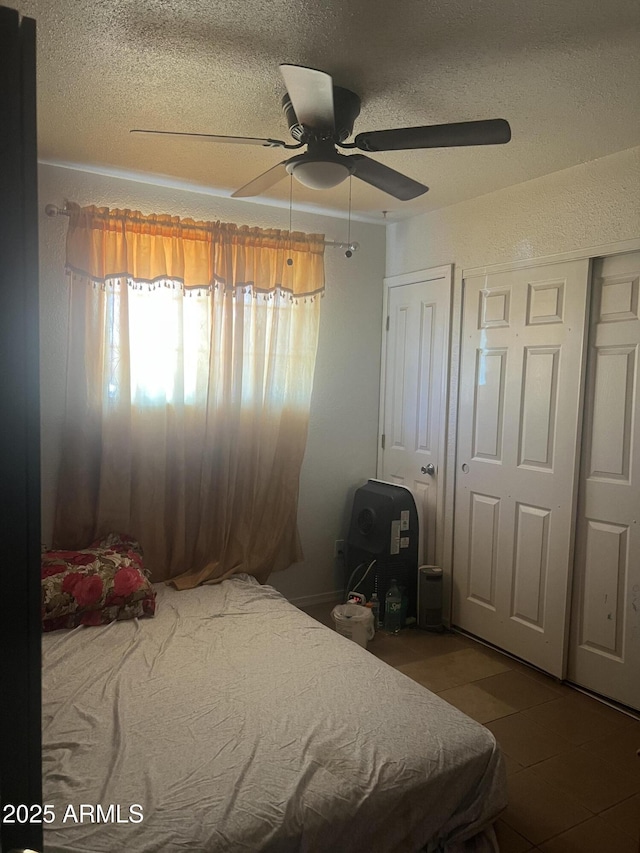 6226 W Citrus Way, Glendale, AZ 85301 - bedroom with a textured ceiling, ceiling fan, and a closet