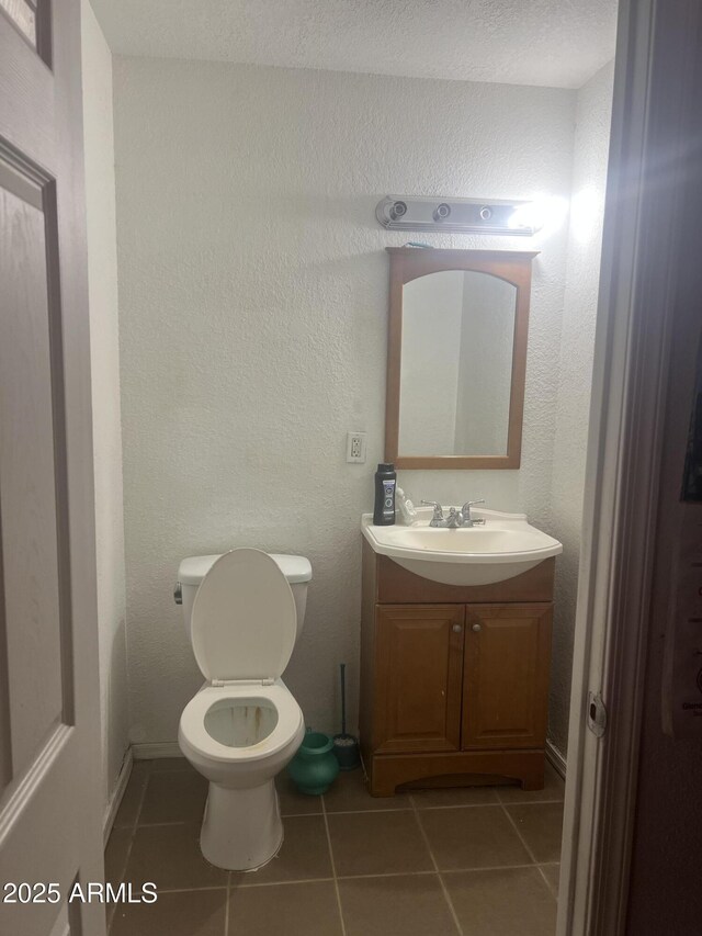 6226 W Citrus Way, Glendale, AZ 85301 - bathroom featuring tile patterned flooring, toilet, vanity, and a textured wall