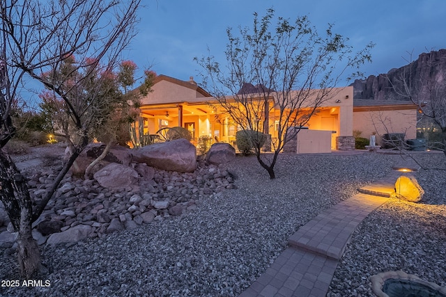 view of yard at dusk