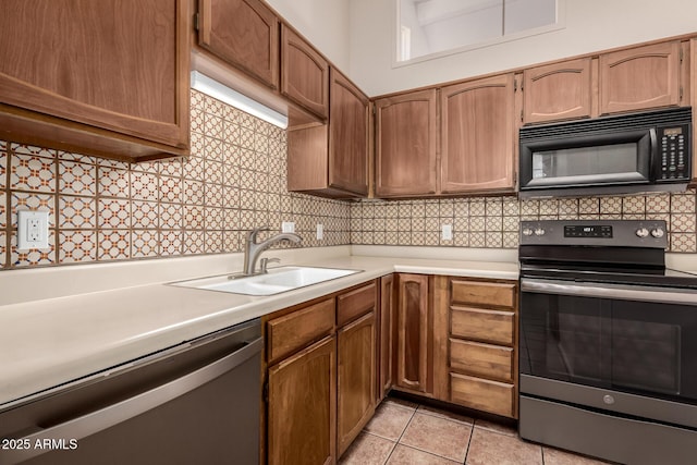 4313 N 29th Way, Phoenix, AZ 85016 - kitchen with appliances with stainless steel finishes, a sink, light countertops, and backsplash