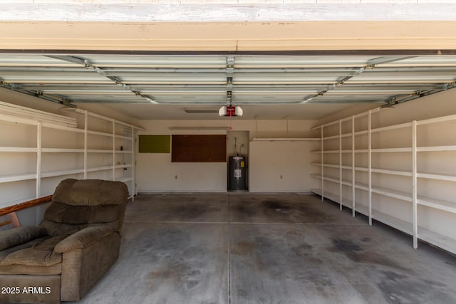 4313 N 29th Way, Phoenix, AZ 85016 - garage with electric water heater and a garage door opener