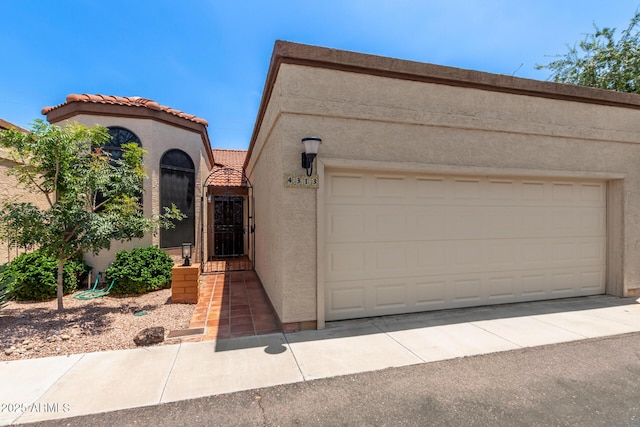 4313 N 29th Way, Phoenix, AZ 85016 - view of front of home featuring stucco siding, a garage, and a tile roof