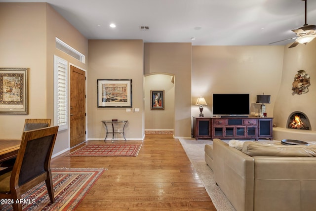 living room with light hardwood / wood-style floors and ceiling fan