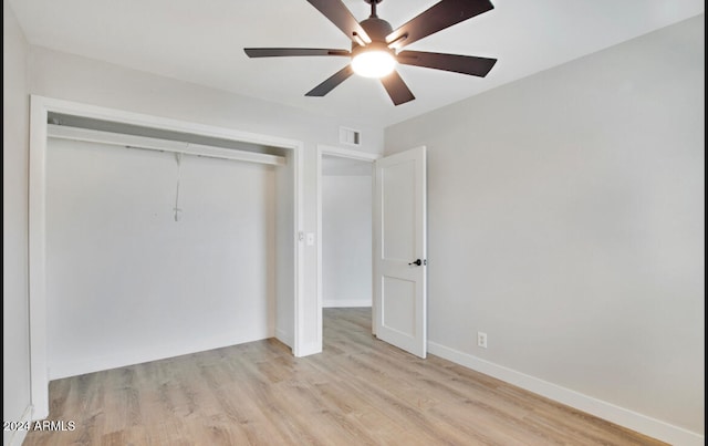 unfurnished bedroom featuring light wood-type flooring, a closet, and ceiling fan