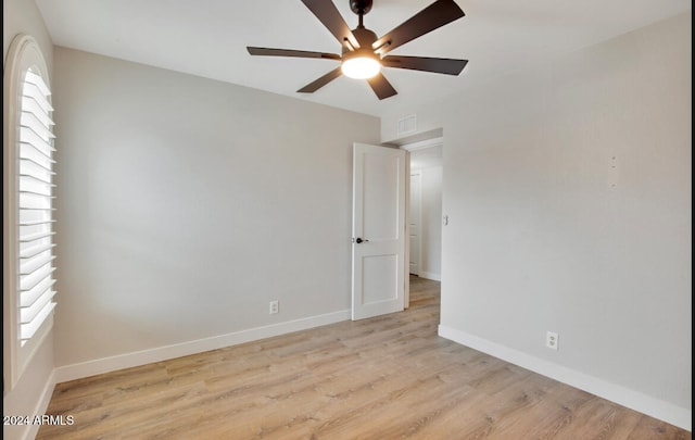 empty room featuring light wood-type flooring and ceiling fan