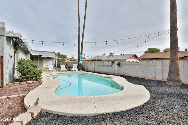 view of swimming pool