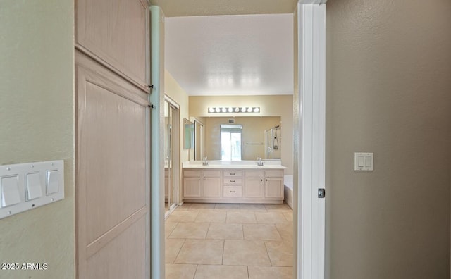 6923 W Laredo St, Chandler, AZ 85226 - full bath featuring double vanity and tile patterned floors