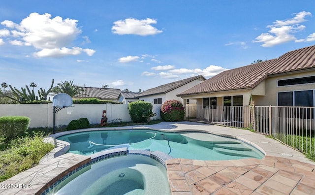 6923 W Laredo St, Chandler, AZ 85226 - view of pool featuring a pool with connected hot tub