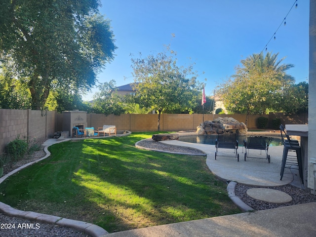 view of yard featuring a patio area