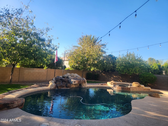 view of pool featuring an in ground hot tub