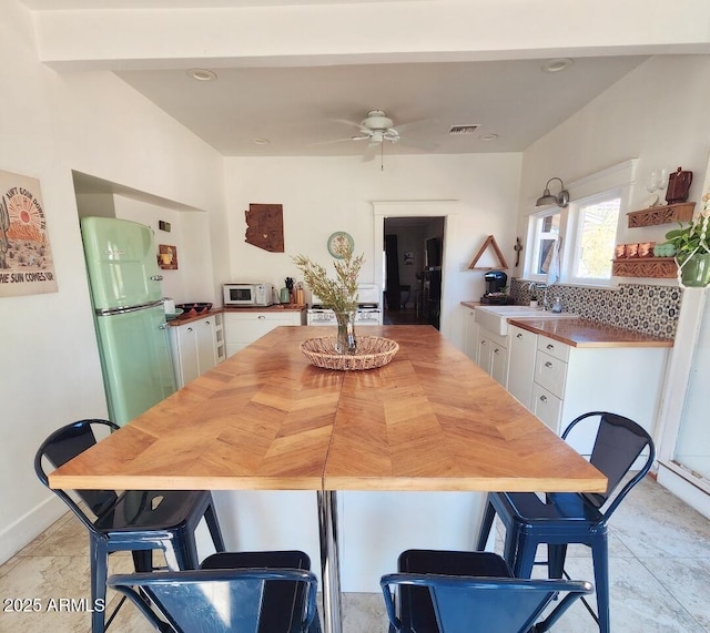 dining space with visible vents and ceiling fan