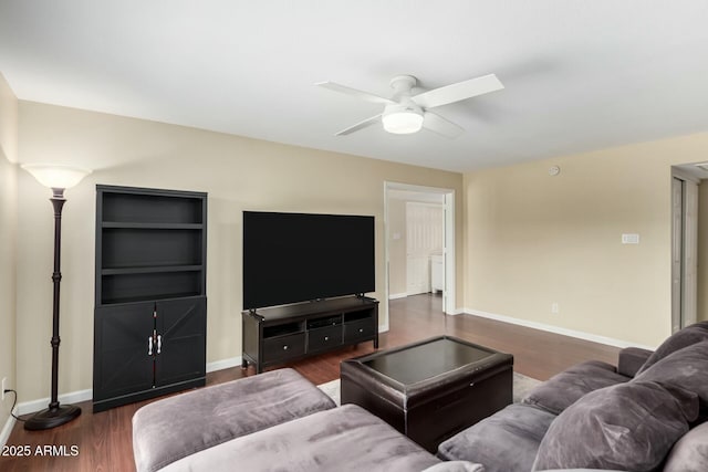 living area with ceiling fan, wood finished floors, and baseboards