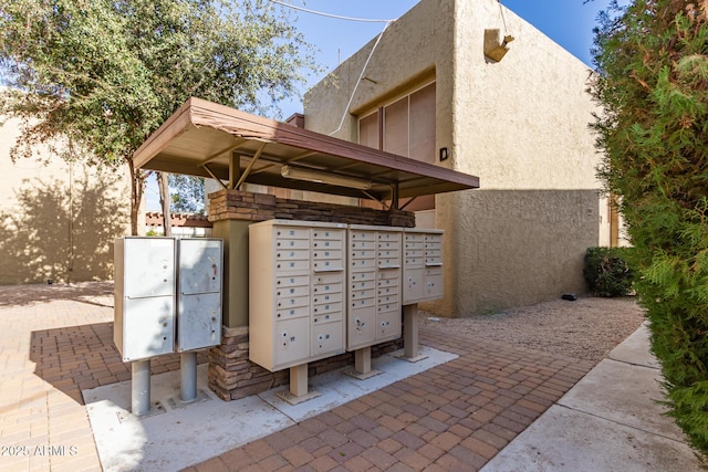 view of home's community featuring a mail area