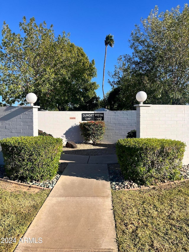 view of community / neighborhood sign