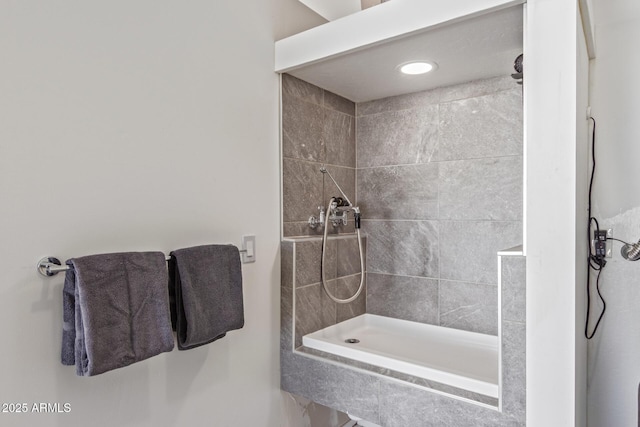 bathroom featuring tiled shower