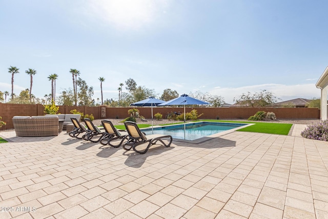 view of swimming pool with an outdoor hangout area and a patio area