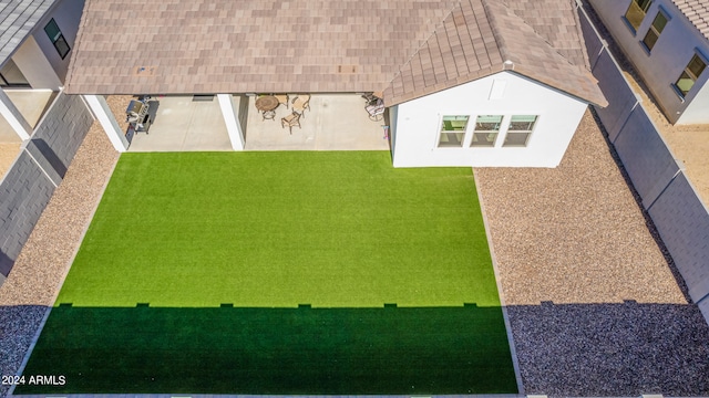 view of yard featuring a patio area