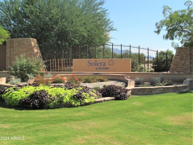 community / neighborhood sign featuring a yard