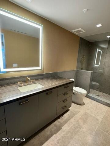 6587 N Palmeraie Blvd Unit 2022, Paradise Valley, AZ 85253 - bathroom with vanity and a tile shower