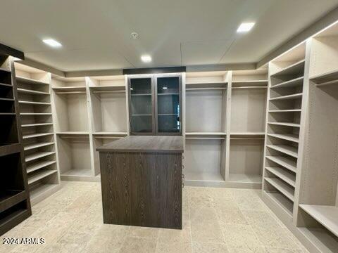 6587 N Palmeraie Blvd Unit 2022, Paradise Valley, AZ 85253 - spacious closet featuring bar