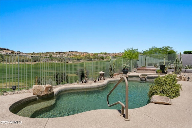 9432 N Longfeather, Fountain Hills, AZ 85268 - view of swimming pool featuring fence and a pool with connected hot tub