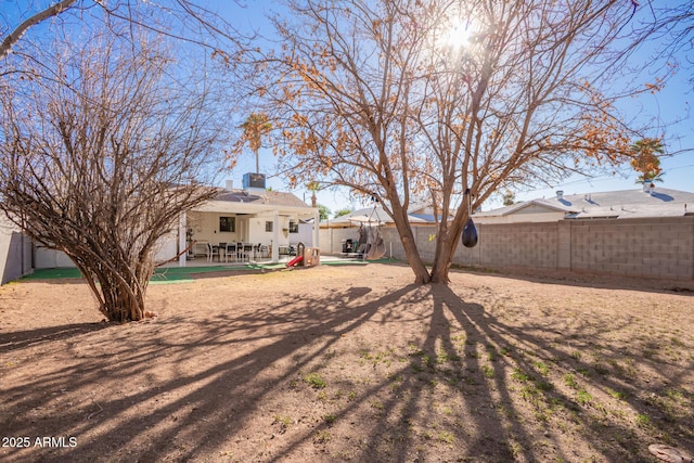 view of yard featuring a fenced backyard and a patio area
