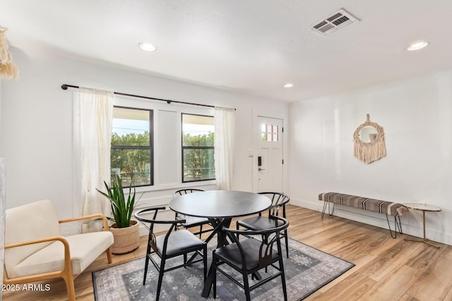 dining area featuring recessed lighting, baseboards, light wood-style floors, and visible vents
