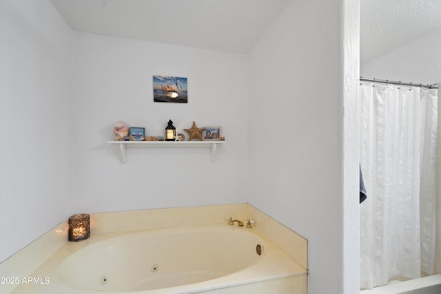10532 W Catalina Dr, Avondale, AZ 85392 - full bathroom featuring a jetted tub and a shower with shower curtain