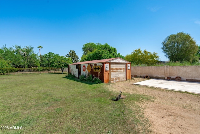 10532 W Catalina Dr, Avondale, AZ 85392 - view of yard with an outdoor structure and a detached garage