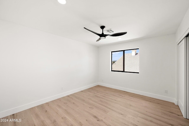 empty room featuring light hardwood / wood-style floors and ceiling fan