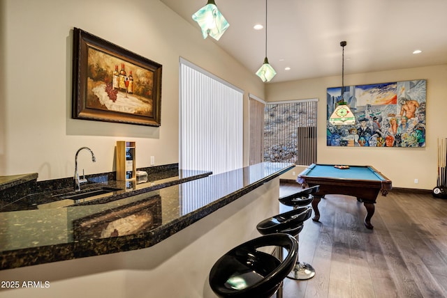 recreation room with recessed lighting, baseboards, a sink, and wood finished floors