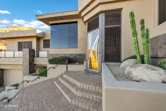 property entrance with stucco siding