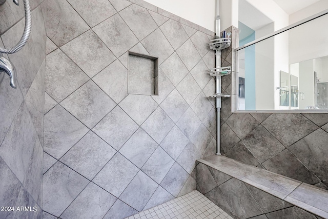 bathroom featuring tiled shower