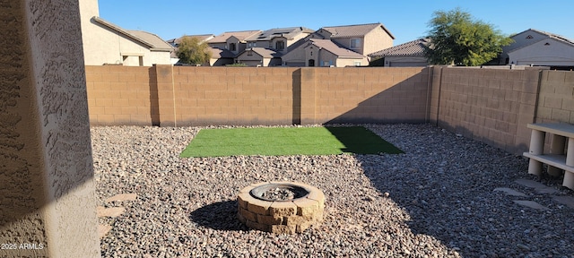 view of yard featuring an outdoor fire pit