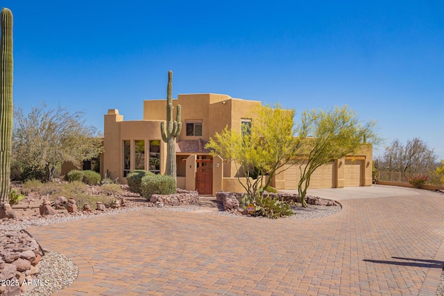 10657 E Cloudview Ave, Gold Canyon, AZ 85118 - pueblo-style home with a garage, stucco siding, and driveway