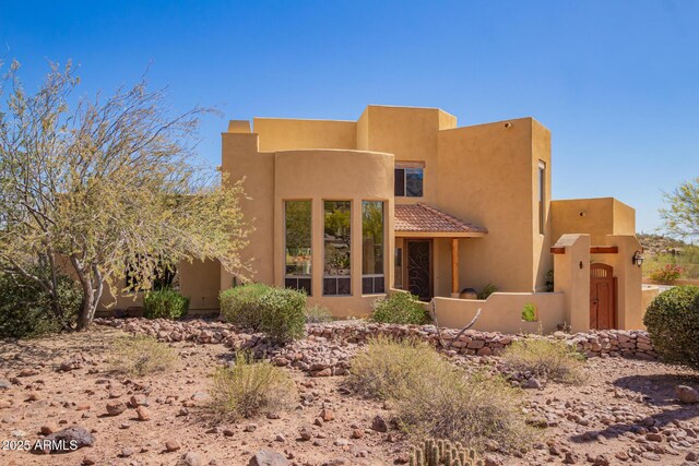 10657 E Cloudview Ave, Gold Canyon, AZ 85118 - view of front of property featuring stucco siding and a tiled roof