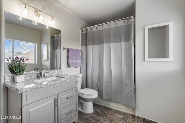 10551 W Jessie Ln, Peoria, AZ 85383 - bathroom featuring a shower with shower curtain, toilet, vanity, and wood finish floors