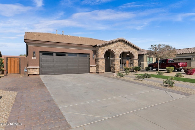 view of front facade featuring a garage