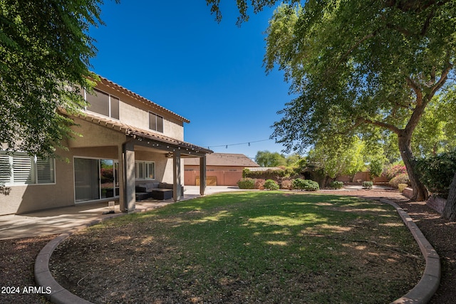 view of yard featuring a patio