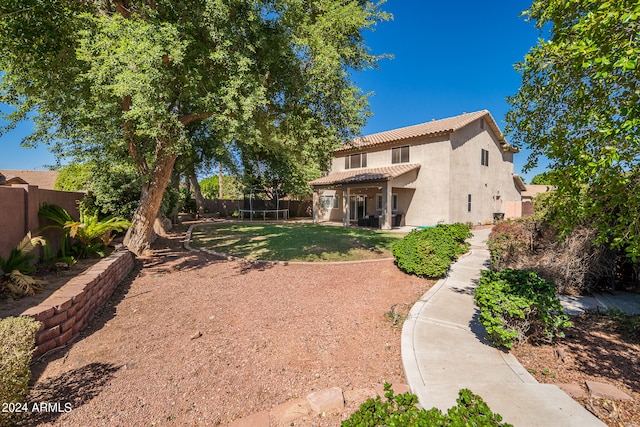 view of front of house featuring a pergola and a front lawn