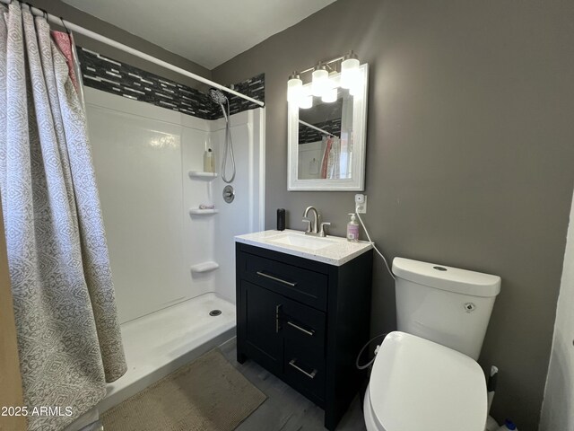 2564 Mockingbird Dr, Sierra Vista, AZ 85635 - full bath with toilet, vanity, and a shower with curtain