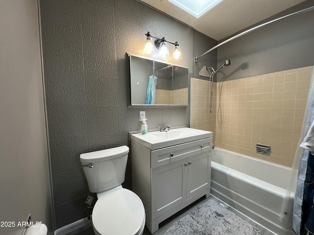 2564 Mockingbird Dr, Sierra Vista, AZ 85635 - full bath with toilet, vanity, and shower / tub combo