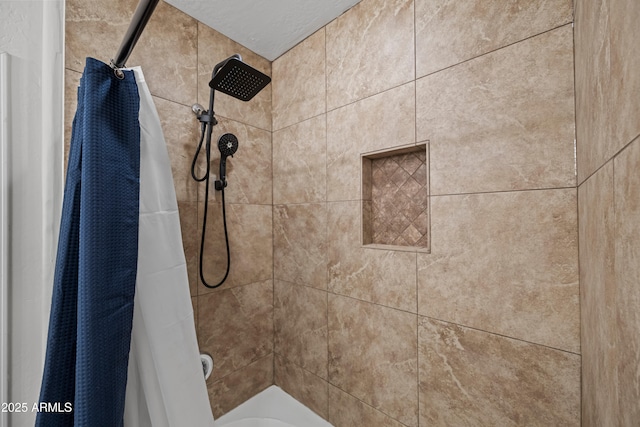 bathroom with shower / bath combo with shower curtain