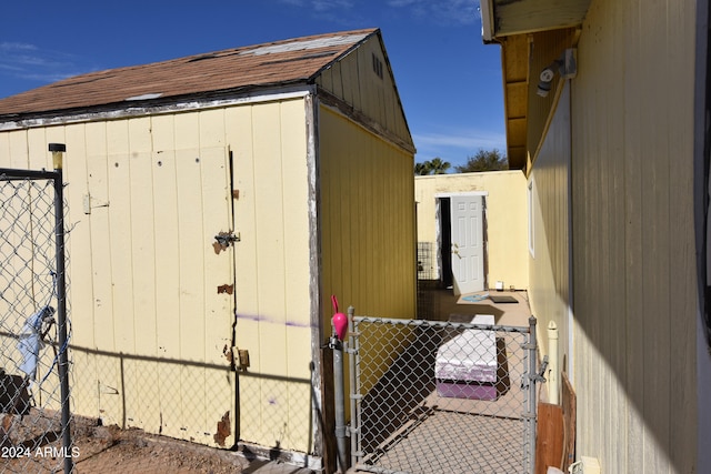 view of outbuilding